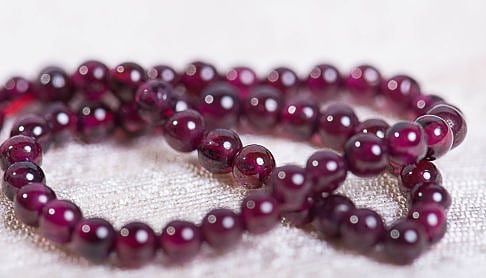 Garnet-gemstone-4_opt-750px