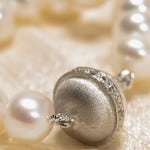 pearl-necklace-closeup